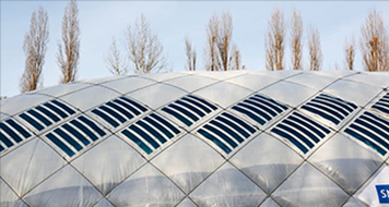 Solarfolie HeliaFilm® auf einer Traglufthalle mit PVC Membran in Berlin
