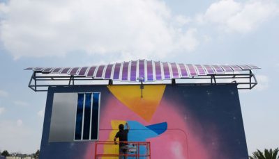 Solar-Graffiti mit HeliaSol® von Heliatek – Sportgelände ‘Gomez Farias’ bei Mexiko Stadt © Leonardo Medina Ruiz; ENGIE